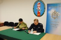 Komendant Miejski Policji w Łodzi i Komendant Placówki Straży Granicznej podpisują porozumienie