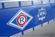 bok radiowozu z logo ruchu drogowego R