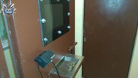 Metalowe drzwi z okienkiem podawczym
