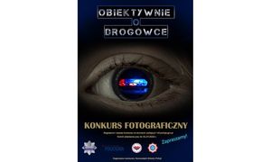 Plakat konkursu na którym w źrenicy ludzkiego oka widać obiektyw a w nim czerwono - niebieskie światła policyjnego radiowozu.