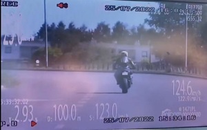 Pomiar prędkości motocyklisty.