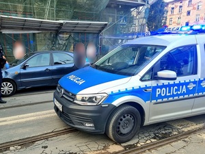 miejsce zatrzymania samochód sprawcy i radiowóz
