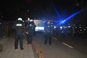 Umundurowani policjanci Oddziałów Prewencji Policji w Łodzi w trakcie trwania zabezpieczenia.