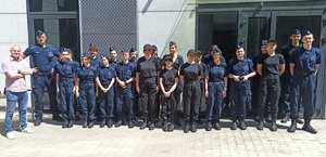 Zdjęcie grupowe uczestników spotkania z policjantami.