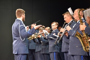 Nieetatowa Orkiestra Komendy Wojewódzkiej Policji w Łodzi pod batutą kapelmistrza Kamila Streit – Wlaźlaka, funkcjonariusza Wydziału Ruchu Drogowego Komendy Miejskiej Policji w Łodzi.