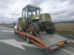 Policjanci interweniowali wobec przeładowanych pojazdów.