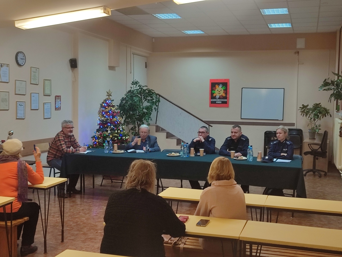 Debata społeczna odbywająca się w Spółdzielni Mieszkaniowej imienia Mikołaja Reja.