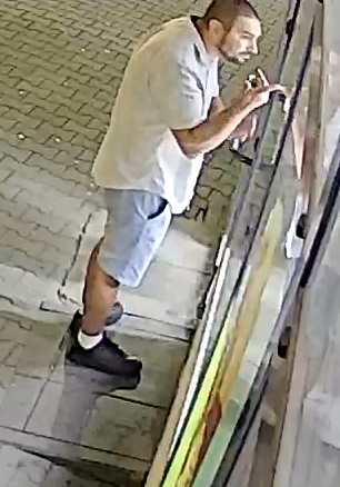 Sprawca uszkodzenia mienia.