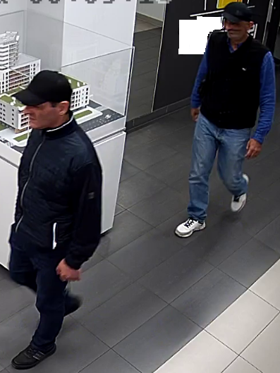 Rysopis 1 sprawcy: mężczyzna w wieku 35 - 45 lat, szczupłej budowy ciała.  W chwili zdarzenia miał czarną czapkę z daszkiem, ciemną kamizelkę, szare spodnie i białe sportowe buty.  Rysopis 2 sprawcy: mężczyzna w wieku 40 – 50 lat, szczupłej budowy, wąski nos,  ciemna karnacja. W chwili dokonania czynu miał na głowie czarną czapkę z daszkiem, ciemną kurtkę, ciemne spodnie oraz buty.