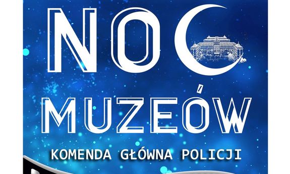 Na niebieskim tle umieszczony jest napis Noc Muzeów Komenda główna Policji