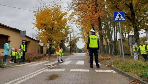 Szkolenie w terenie, prawidłowe przechodzenie przez przejście dla pieszych.