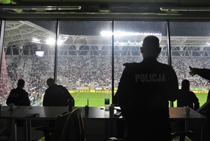 Widok ze stanowiska kierowania na stadionie.