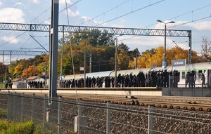 Zabezpieczenie przyjazdu kibiców gości rejon stacji PKP.