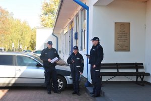 Policjanci z Komendy Miejskiej Policji koordynujący działania Policji w związku ze zdarzeniem.