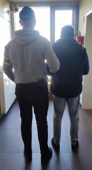 Sprawca kradzieży samochodów prowadzony przez łódzkiego policjanta.