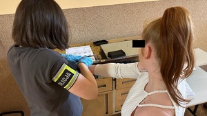 Zatrzymana do sprawy rozboju podczas czynności z funkcjonariuszem VI Komisariatu Policji łódzkiej komendy.