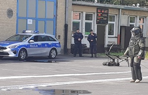 Funkcjonariusze różnych służb mundurowych podczas ćwiczeń.