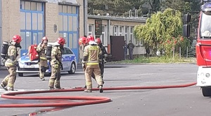 Strażacy podczas ćwiczeń.