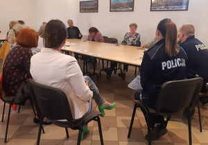 Policjanci podczas spotkania z wiernymi.
