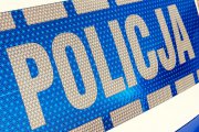 Napis policja na radiowozie.