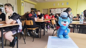 Uczestnicy w trakcie testu wiedzy.