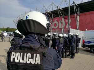 Policjanci Oddziału Prewencji Policji w Łodzi w trakcie zabezpieczenia.