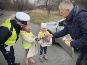 Kierujący wybiera prezent za prawidłową jazdę.