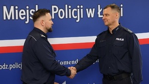 P.o. Zastępcy Komendanta Miejskiego Policji w Łodzi - młodszy inspektor Kamil Szczęsny i obejmujący stanowisko komisarz Arkadiusz Kozioł.