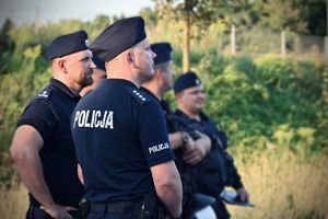 Dowódcy zabezpieczenia meczu piłkarskiego.