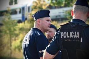 Zastępca Komendanta Miejskiego Policji w Łodzi podczas zabezpieczenia.