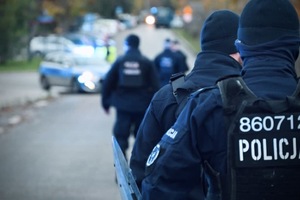 Funkcjonariusze z Oddziału Prewencji Policji w Łodzi podczas zabezpieczenia.