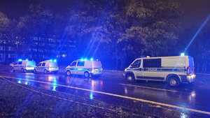 Oznakowane radiowozy policyjne.