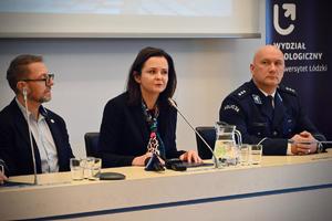 Przedstawiciele Uniwersytetu Łódzkiego i Komendy Miejskiej Policji w trakcie inauguracji projektu Team Up.