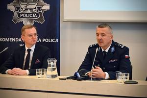 Przedstawiciele Uniwersytetu Łódzkiego i Komendy Miejskiej Policji w trakcie inauguracji projektu Team Up.