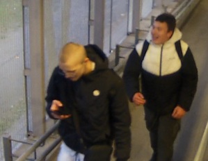 Rysopis sprawców:

Mężczyzna 1: ubrany był w czarne spodnie, czarno-białą kurtkę z białym kapturem, czarny plecak z jasnym napisem

Mężczyzna 2: krótkie czarne włosy, ubrany był w jasne spodnie z czarnym lampasem, czarną kurtkę