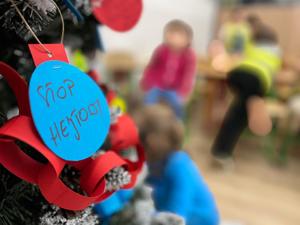 Bombka z papieru na choince.