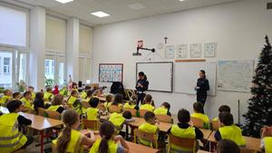 Policjantki na spotkaniu z dziećmi.