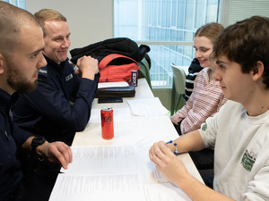 Warsztaty językowe policjantów z cudzoziemcami.