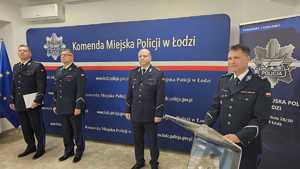 Przemawia Zastępca Komendanta Miejskiego Policji w Łodzi mł. insp. Jarosław Janus.