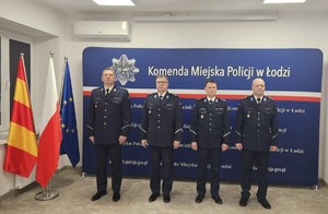 Wspólne zdjęcie Komendanta Miejskiego Policji w Łodzi mł. insp. Mariusza Ślimińskiego, I Zastępcy Komendanta Miejskiego Policji w Łodzi nadkom. Michała Matysiaka, oraz Zastępców Komendanta Miejskiego Policji w Łodzi nadkom. Jacka Pachucego i mł. insp. Jarosława Janusa.