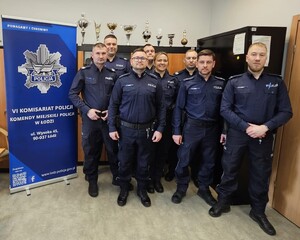 Wspólne zdjęcie dzielnicowych z VI Komisariatu Policji Komendy Miejskiej Policji w Łodzi.