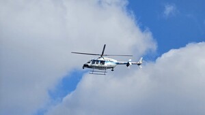 Policyjny śmigłowiec.