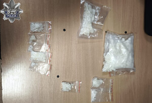 Narkotyki zabezpieczone przez poliocjantów.