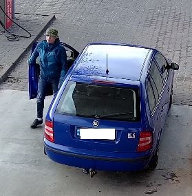 Rysopis sprawcy: mężczyzna ubrany był w granatową kurtkę, granatowe spodnie, ciemne buty, na głowie miał zielono-czarny kapelusz w kratkę