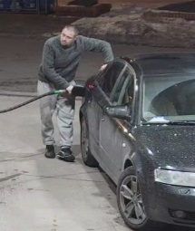 Rysopis sprawcy: mężczyzna w wieku około 40 lat, wzrost około 180 cm, włosy krótkie ciemne, ubrany był w zielony sweter, szare spodnie dresowe, czarne buty