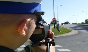 policjant z radarem