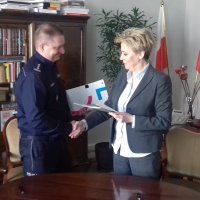 Komendant Miejski Policji w Łodzi wraz z Prezydent Miasta Łodzi Hanna Zdanowska podczas przekazywania podpisanego porozumienia w siedzibie Urzędu Miasta Łodzi.