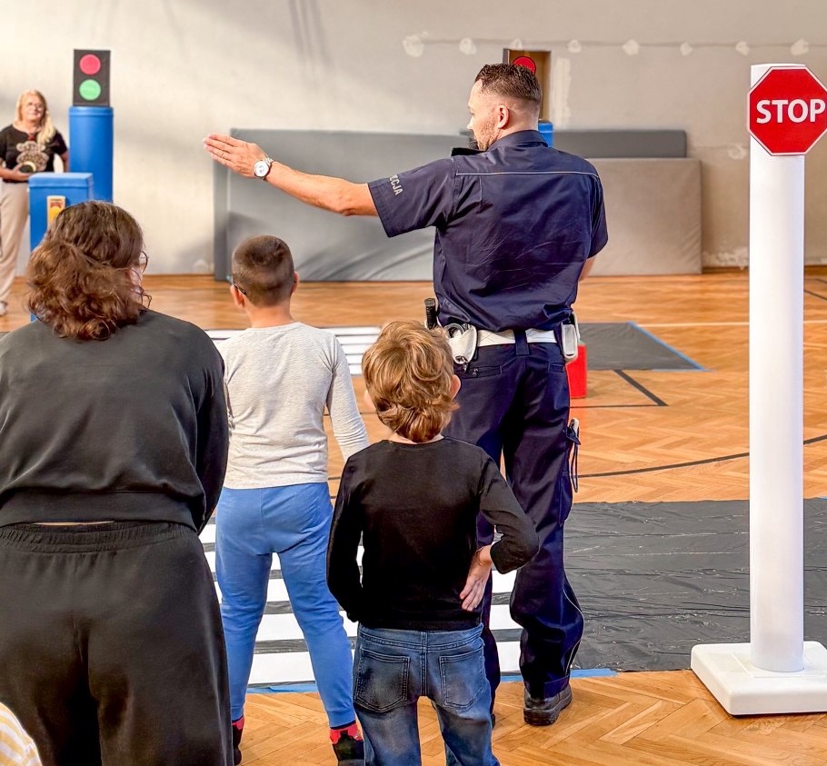 Spotkanie policjanta z uczniami Szkoły Fundacji JIM w Łodzi