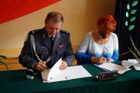 Komendant Miejski Policji w Łodzi i Dyrektor XVIII Liceum Ogólnokształcącego w Łodzi podpisują porozumienie o współpracy